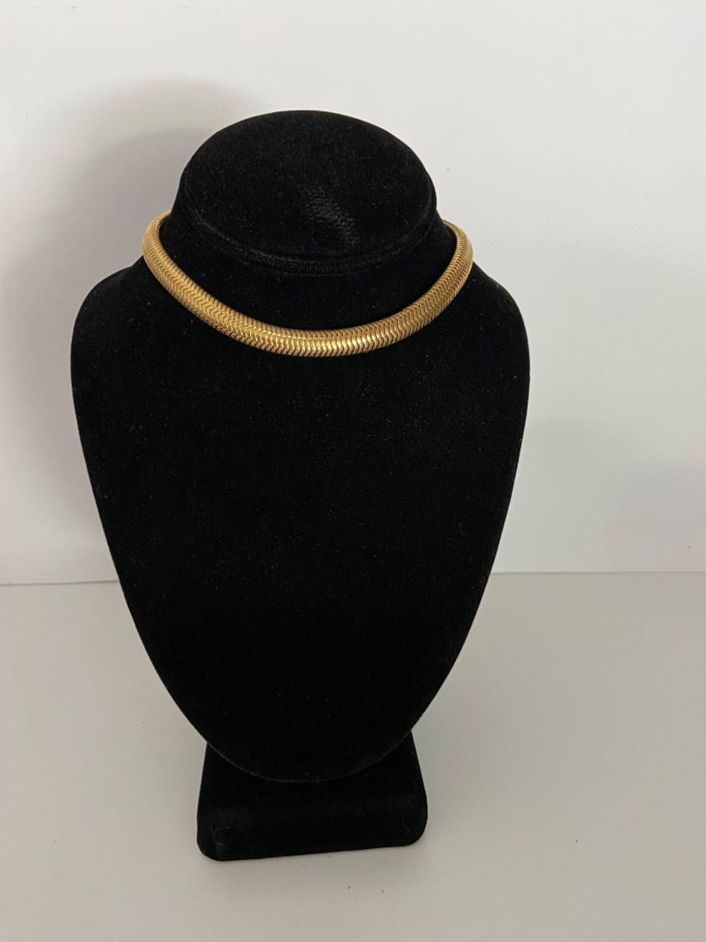 Monet Gold Tone Snake Chain Choker Necklace Vintage Adjustable Collar - Picture 8 of 8